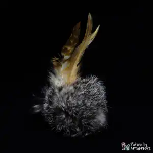 LIONSLIKE Katzenspielzeug - Bällchen - Kaninchenfell mit Hahnfedern