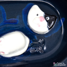 Ciotola in ceramica Svizzera Ciotola in ceramica per mangiatoia automatica Surefeed - ciotola anti-serpente - nero/blu con gatto e topo