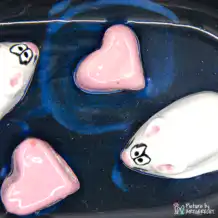 Ecuelle en céramique Suisse Ecuelle en céramique pour distributeur automatique de nourriture Surefeed - Ecuelle anti-glissement - Noir/Bleu avec souris et cœurs