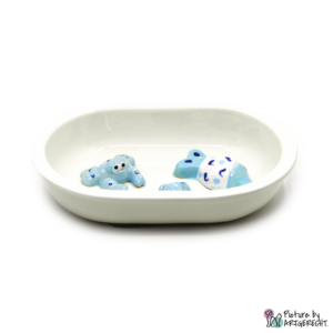 Ciotola in ceramica Svizzera Ciotola in ceramica per mangiatoia automatica Surefeed - Ciotola antistrisciamento - bianca con abitanti acquatici (azzurri)